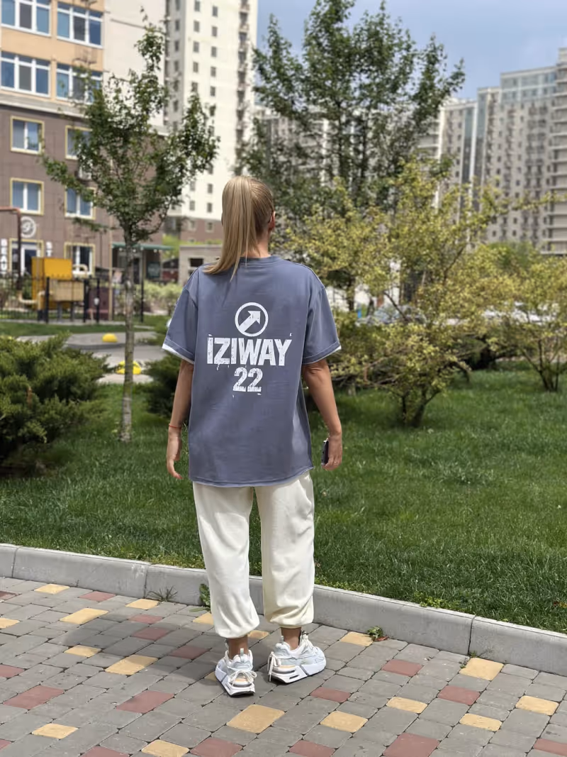 Футболка жіноча оверсайз варена бавовна IZIWAY — фото 3, колір сірий / синій варений денім