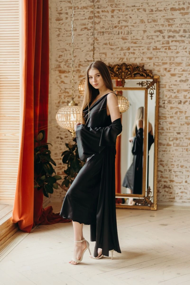 Довгий чорний шовковий жіночий халат Lingerie — модель 991-1Д L/XL — фото 1, колір Чорний