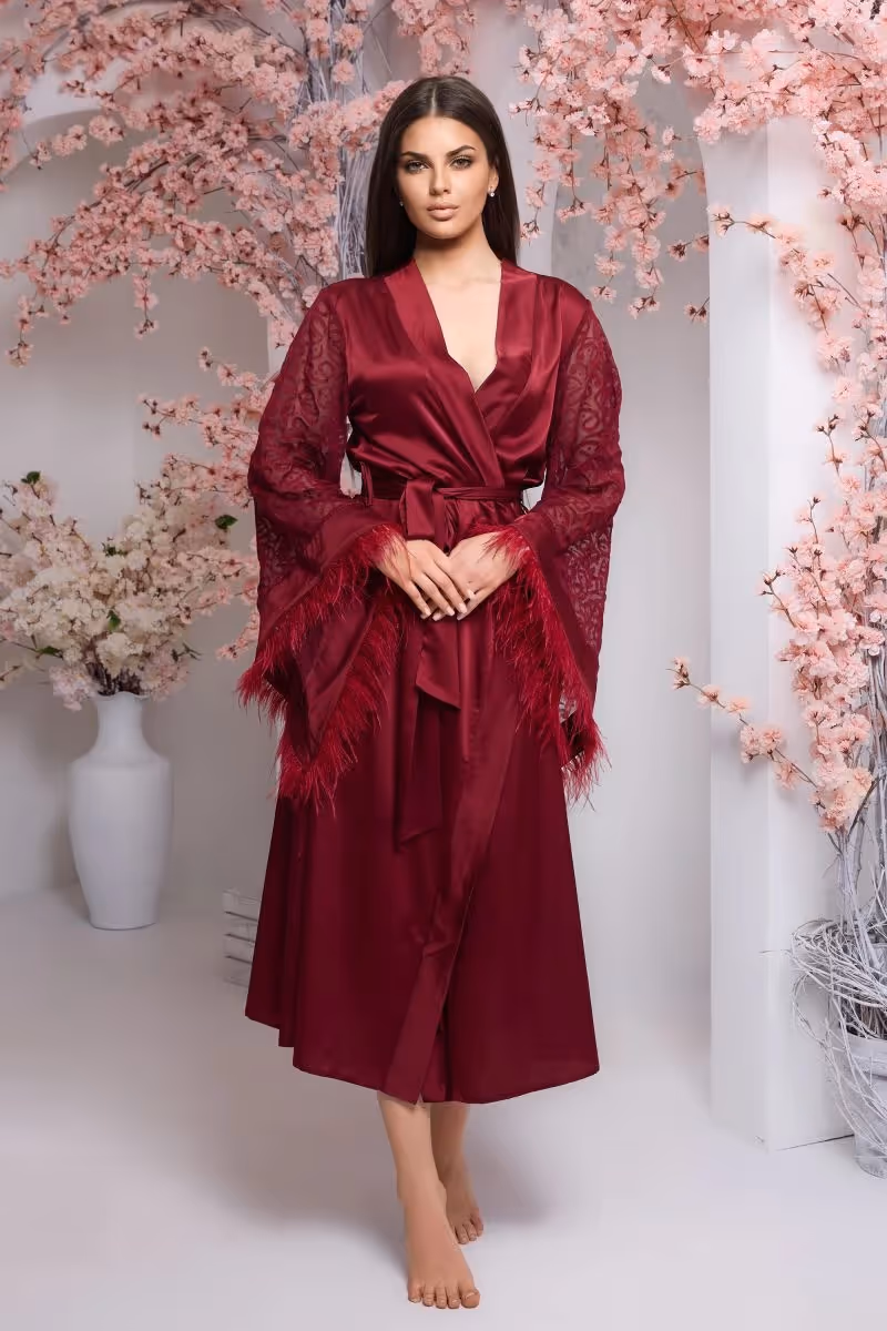 Жіночий шовковий халат зі страусовим пір'ям бордовий модель 999 L/XL — фото 1, колір Бордовий