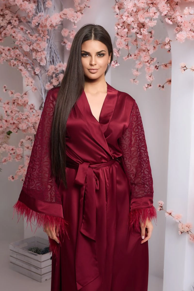 Жіночий шовковий халат зі страусовим пір'ям бордовий модель 999 L/XL — фото 2, колір Бордовий