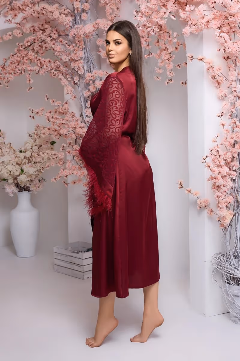 Жіночий шовковий халат зі страусовим пір'ям бордовий модель 999 L/XL — фото 3, колір Бордовий